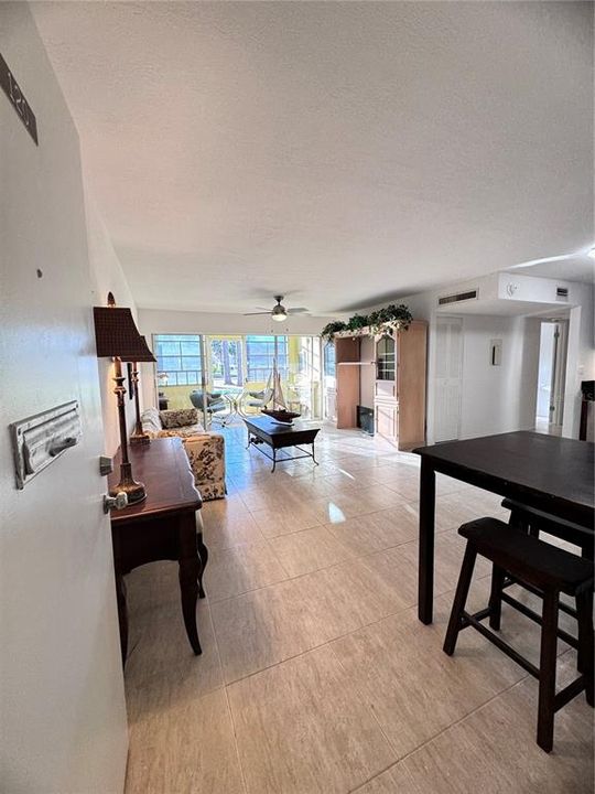 Active With Contract: $113,500 (1 beds, 1 baths, 672 Square Feet)