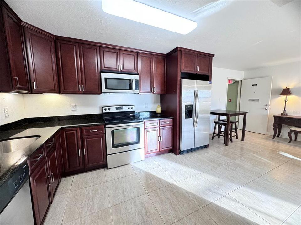 Active With Contract: $113,500 (1 beds, 1 baths, 672 Square Feet)