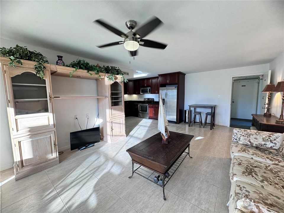 Active With Contract: $113,500 (1 beds, 1 baths, 672 Square Feet)