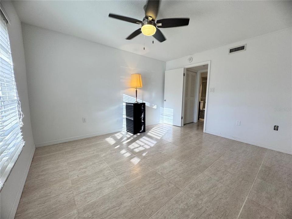 Active With Contract: $113,500 (1 beds, 1 baths, 672 Square Feet)