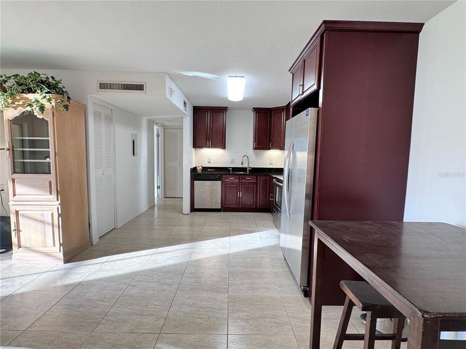 Active With Contract: $113,500 (1 beds, 1 baths, 672 Square Feet)