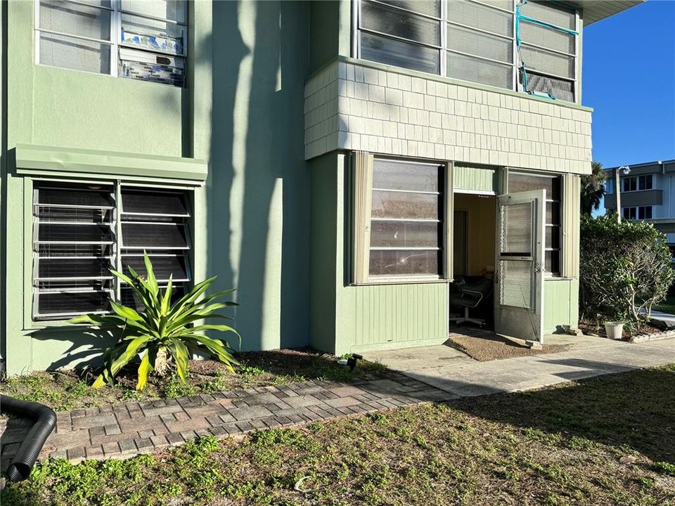 Active With Contract: $113,500 (1 beds, 1 baths, 672 Square Feet)