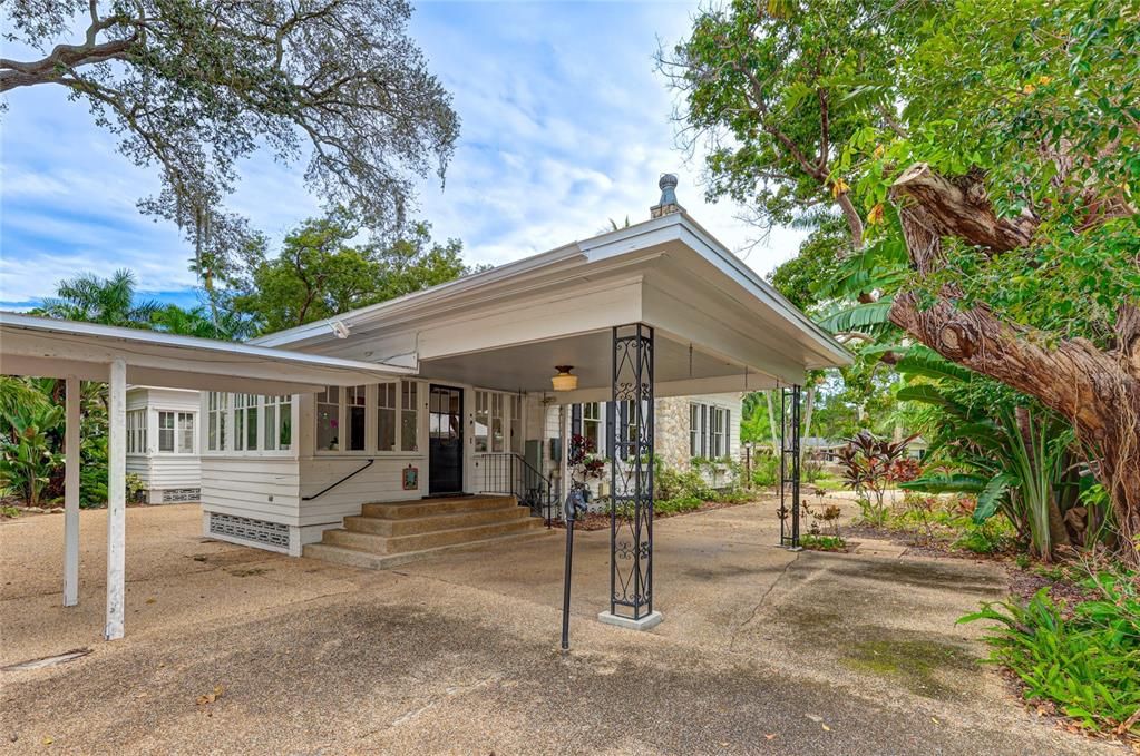 Active With Contract: $2,500,000 (4 beds, 2 baths, 3186 Square Feet)