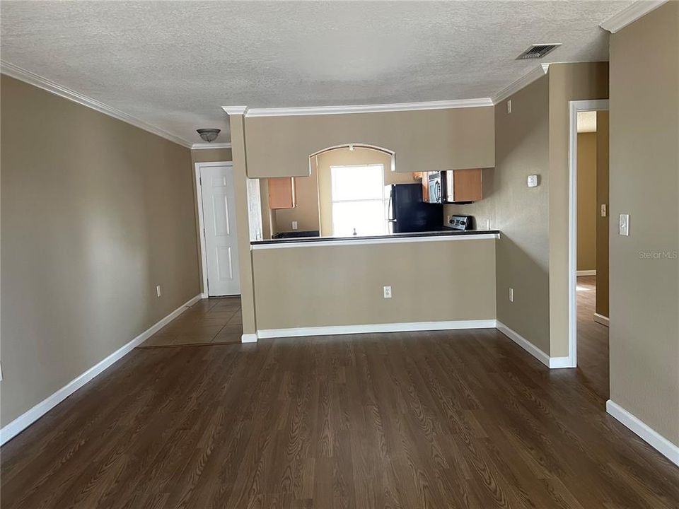 Recently Rented: $1,595 (2 beds, 2 baths, 901 Square Feet)