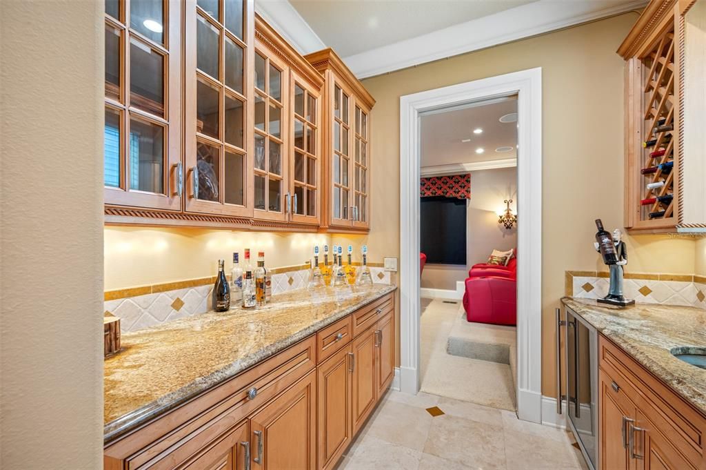 BUTLER PANTRY WITH WET BAR