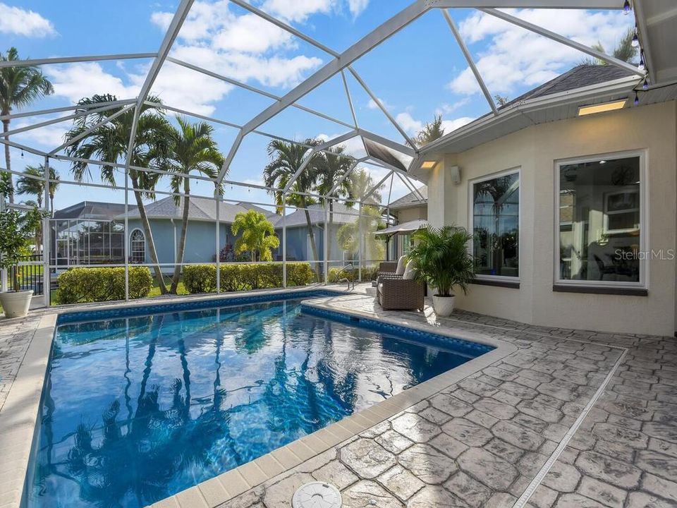 Recently Sold: $699,999 (3 beds, 2 baths, 2105 Square Feet)