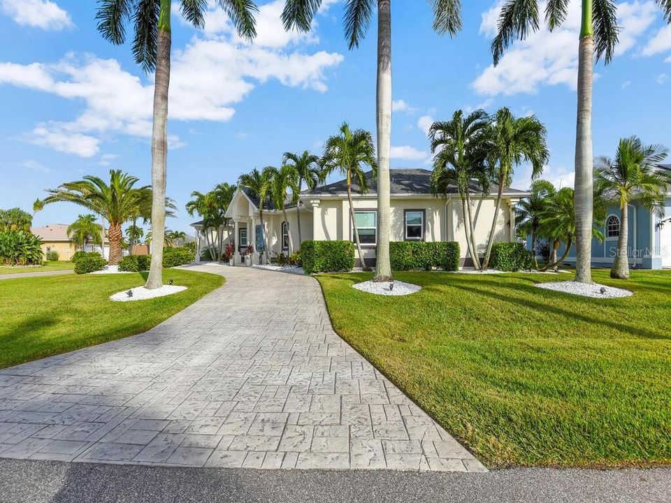 Recently Sold: $699,999 (3 beds, 2 baths, 2105 Square Feet)