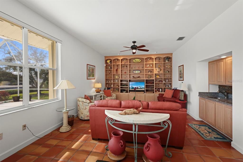 Family Room w/ Wet Bar