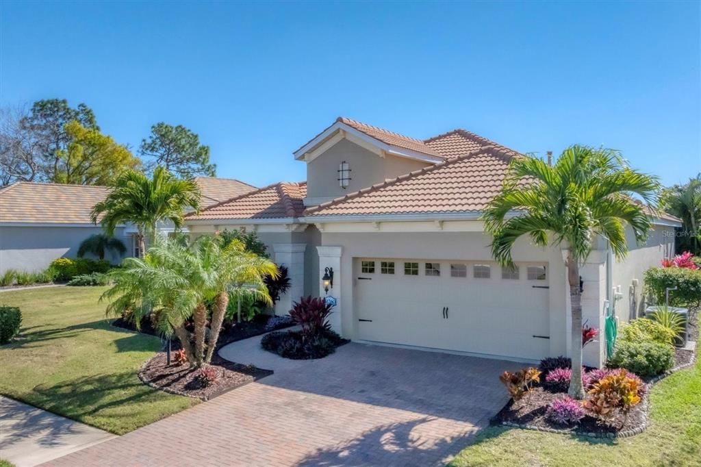 Recently Sold: $724,900 (3 beds, 2 baths, 2231 Square Feet)