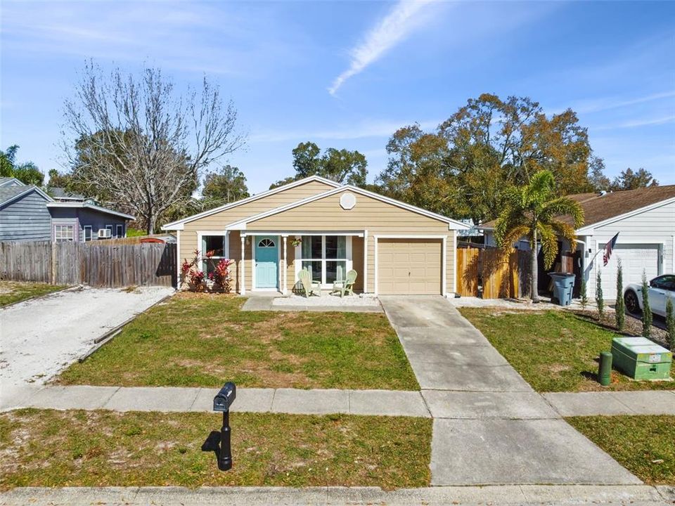 Active With Contract: $2,200 (3 beds, 2 baths, 1035 Square Feet)