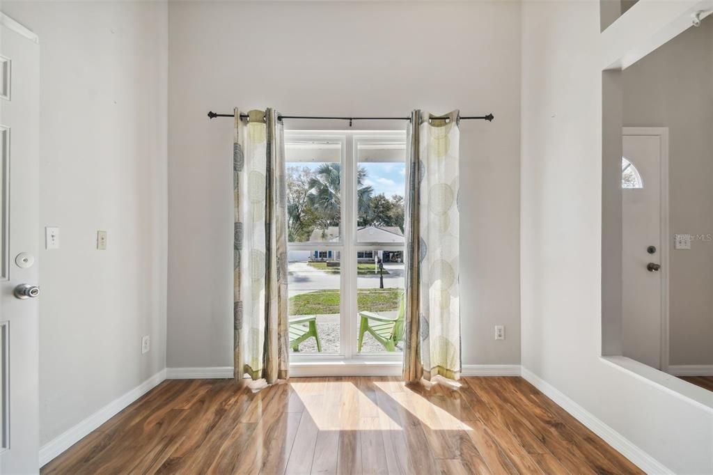 Active With Contract: $2,200 (3 beds, 2 baths, 1035 Square Feet)