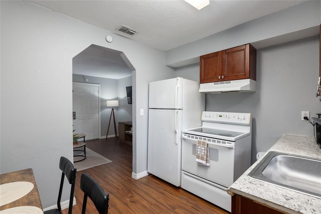 For Rent: $1,895 (2 beds, 1 baths, 722 Square Feet)