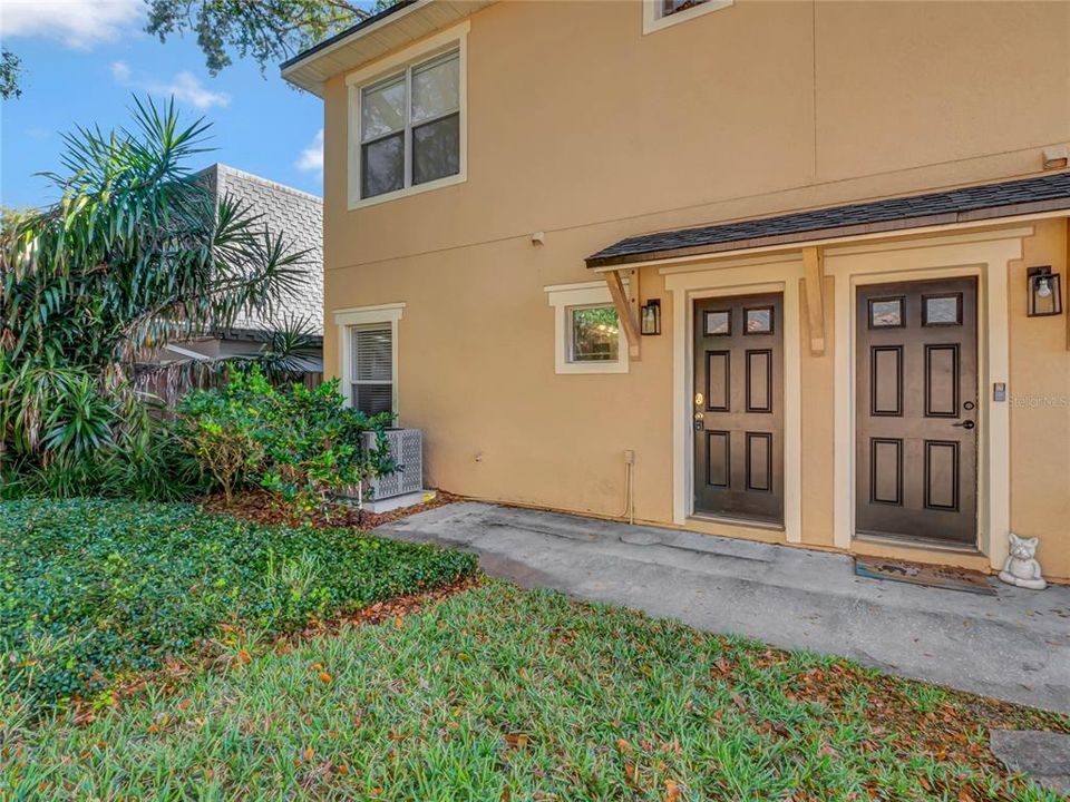 For Sale: $415,000 (3 beds, 3 baths, 1330 Square Feet)