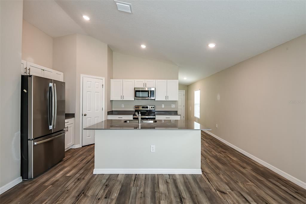 Recently Sold: $374,995 (3 beds, 2 baths, 1615 Square Feet)