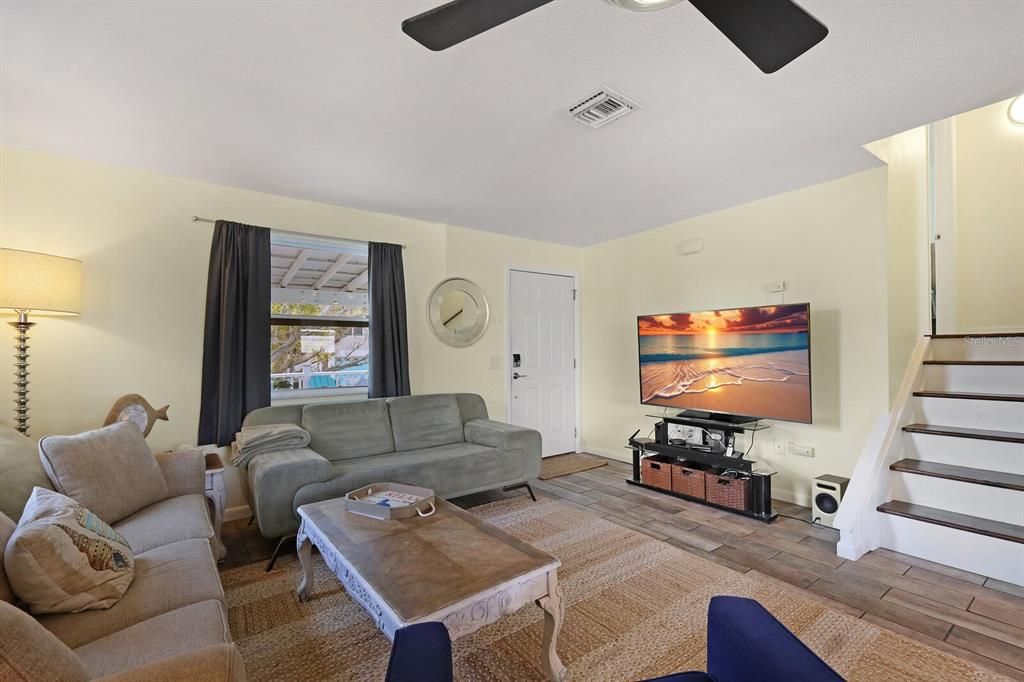 Recently Sold: $875,000 (2 beds, 2 baths, 866 Square Feet)