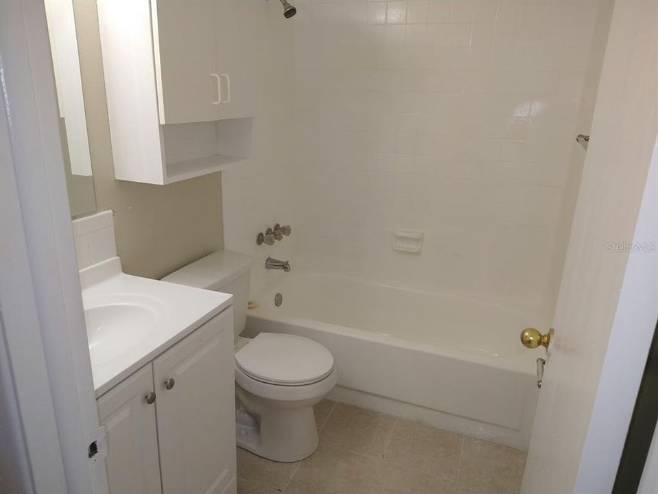 For Rent: $1,375 (2 beds, 1 baths, 828 Square Feet)