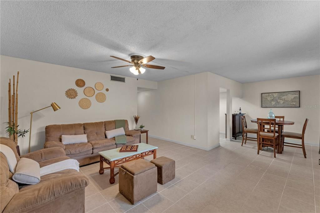 For Sale: $269,500 (2 beds, 2 baths, 1038 Square Feet)