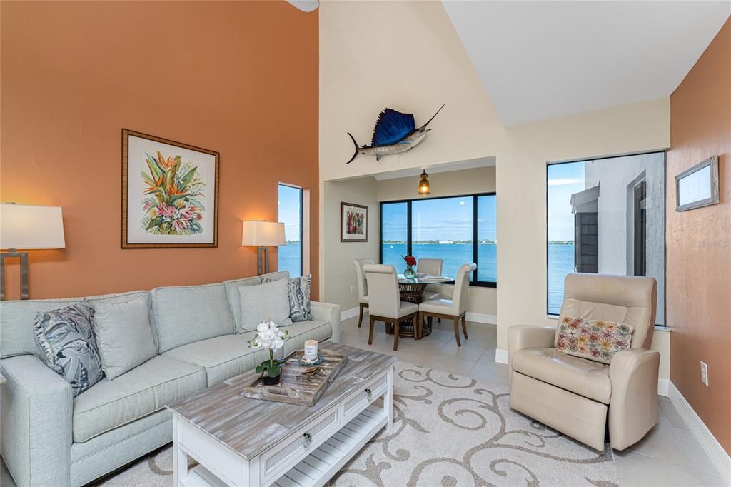 Active With Contract: $649,000 (2 beds, 2 baths, 1141 Square Feet)
