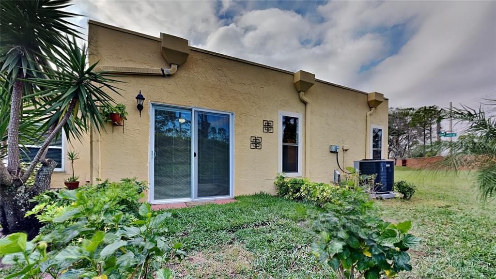 For Sale: $319,900 (2 beds, 2 baths, 1500 Square Feet)