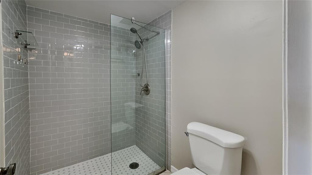 Active With Contract: $289,900 (2 beds, 2 baths, 1500 Square Feet)