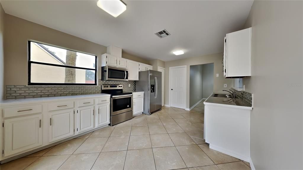 Active With Contract: $289,900 (2 beds, 2 baths, 1500 Square Feet)