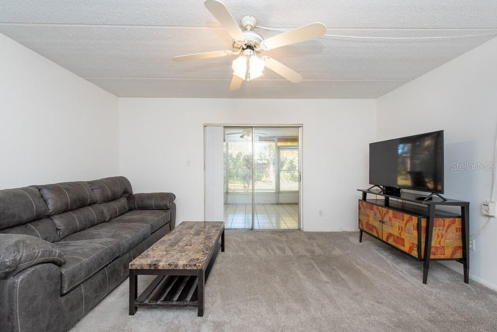 Active With Contract: $145,000 (2 beds, 1 baths, 900 Square Feet)