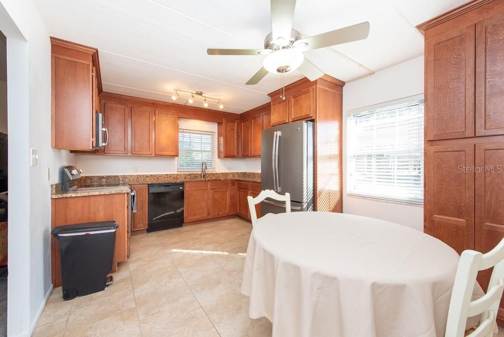 Active With Contract: $145,000 (2 beds, 1 baths, 900 Square Feet)