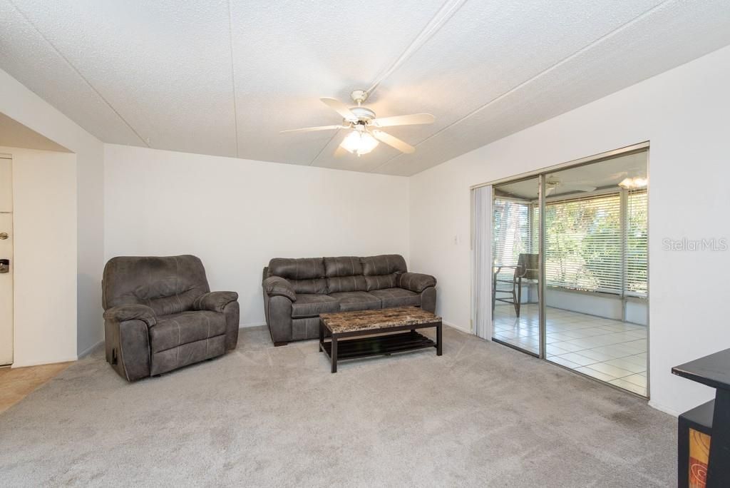 Active With Contract: $145,000 (2 beds, 1 baths, 900 Square Feet)