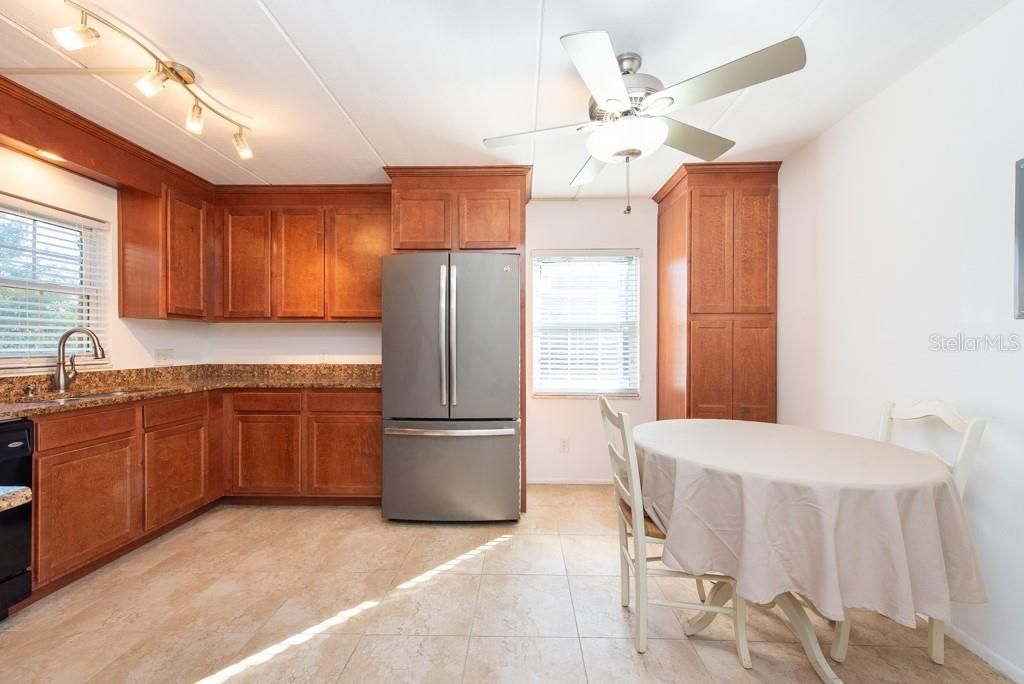 Active With Contract: $145,000 (2 beds, 1 baths, 900 Square Feet)