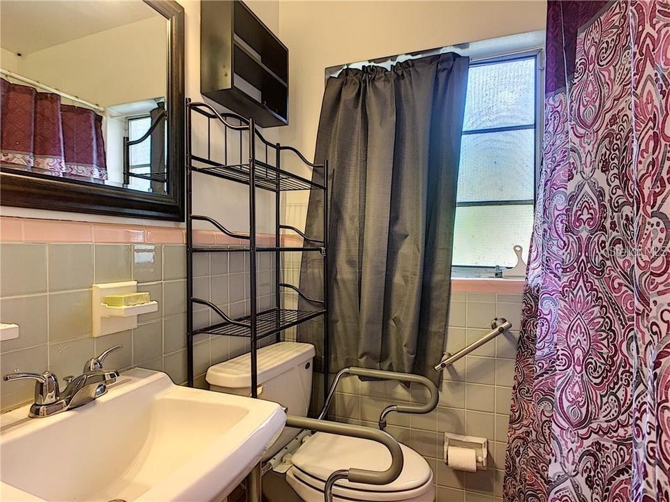 最近租的: $1,800 (2 贝兹, 1 浴室, 1125 平方英尺)