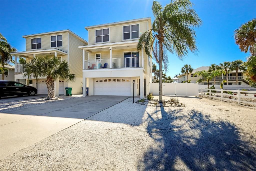 For Sale: $1,895,000 (3 beds, 2 baths, 1612 Square Feet)