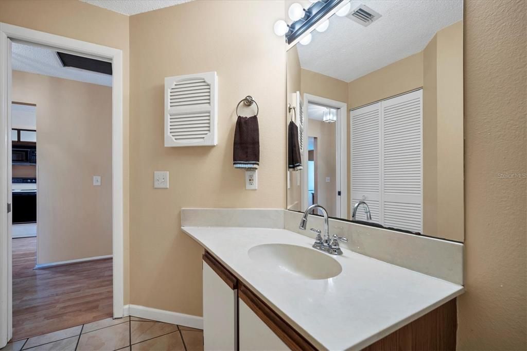 For Sale: $249,900 (2 beds, 2 baths, 1115 Square Feet)