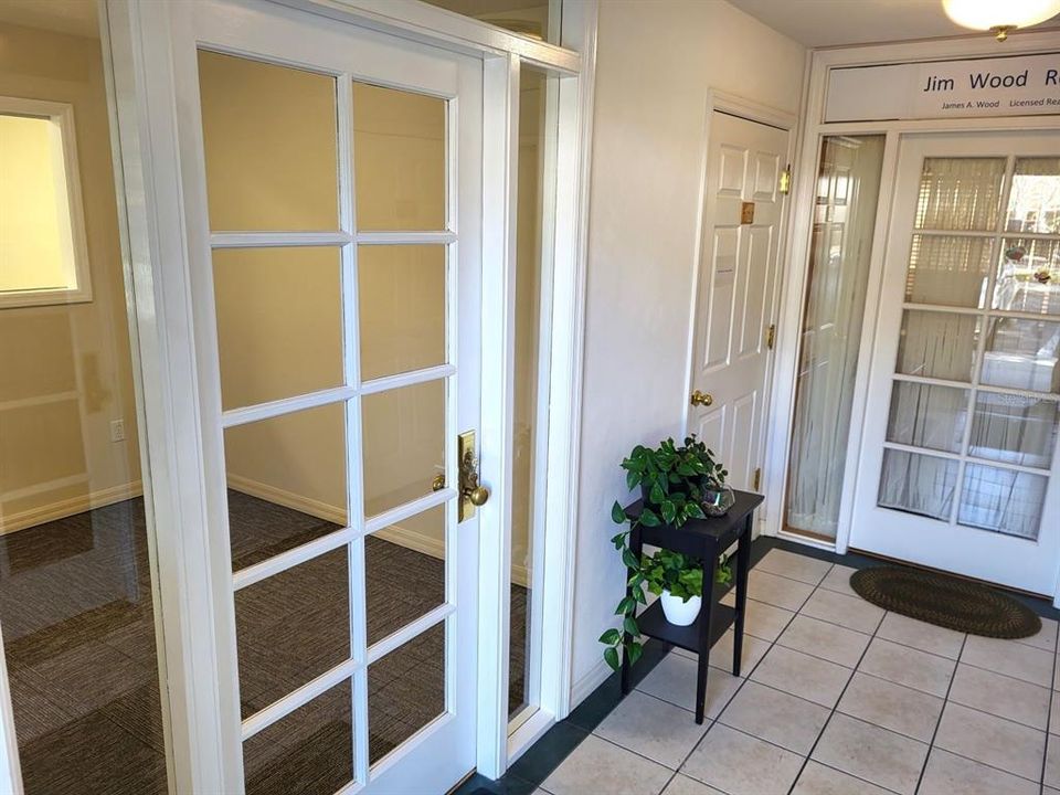 Entry foyer-door to 10