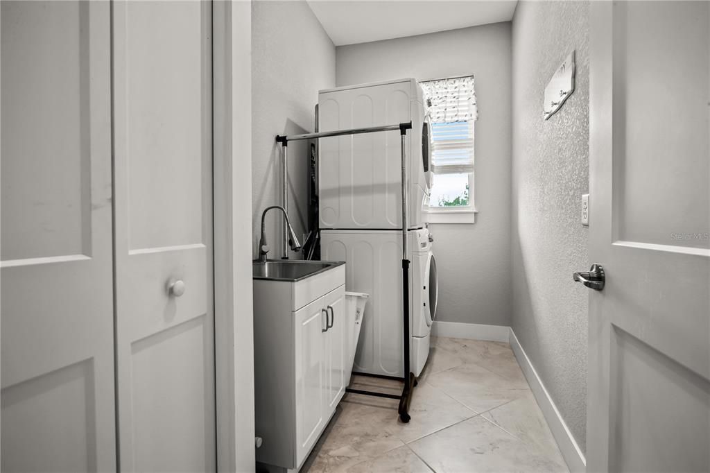 LAUNDRY ROOM WITH SINK
