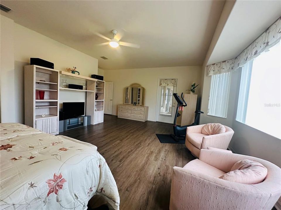 Active With Contract: $429,000 (3 beds, 2 baths, 2149 Square Feet)