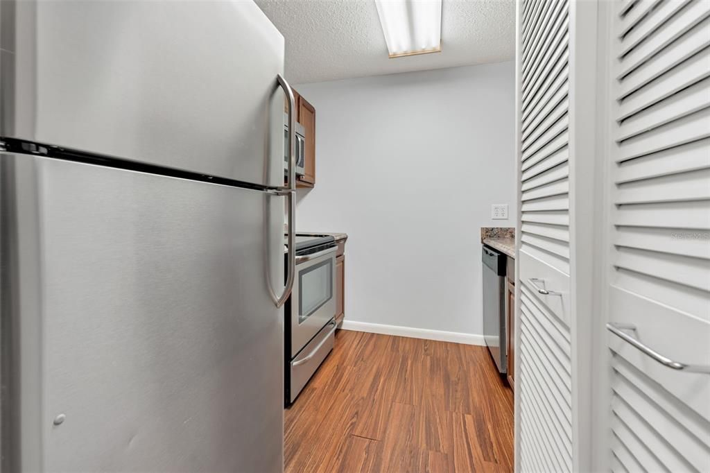 For Sale: $120,000 (2 beds, 2 baths, 840 Square Feet)