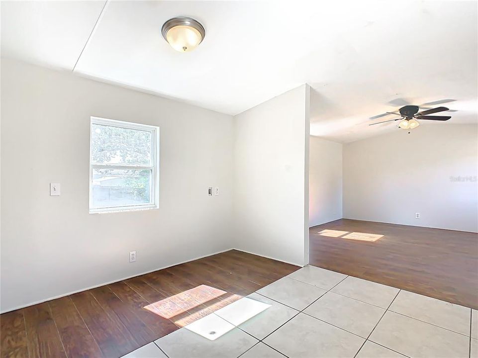 Active With Contract: $139,900 (3 beds, 2 baths, 1064 Square Feet)