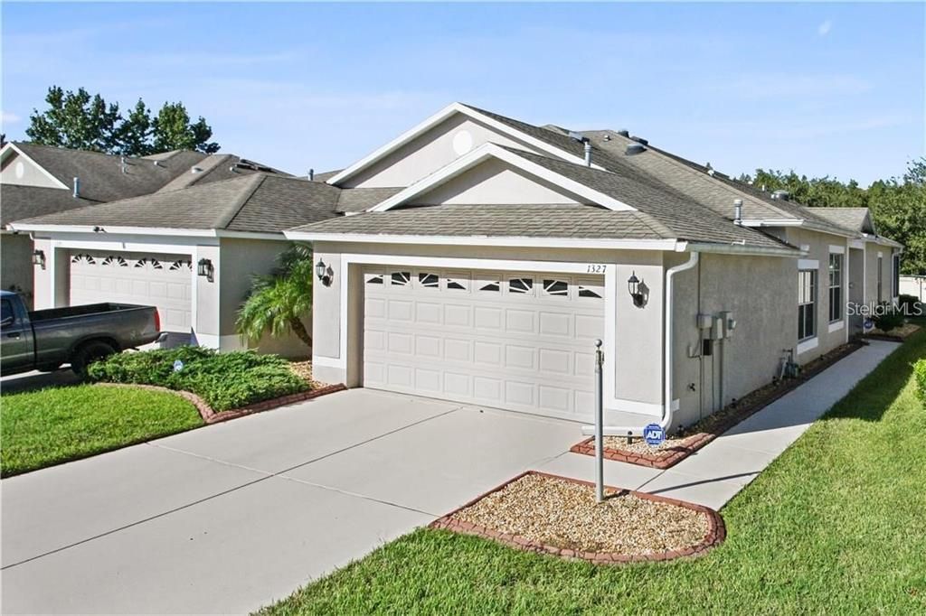 Recently Sold: $300,000 (3 beds, 2 baths, 1655 Square Feet)