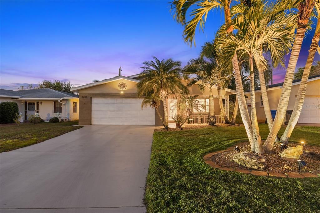 Welcome home to 5243 21st Ave N