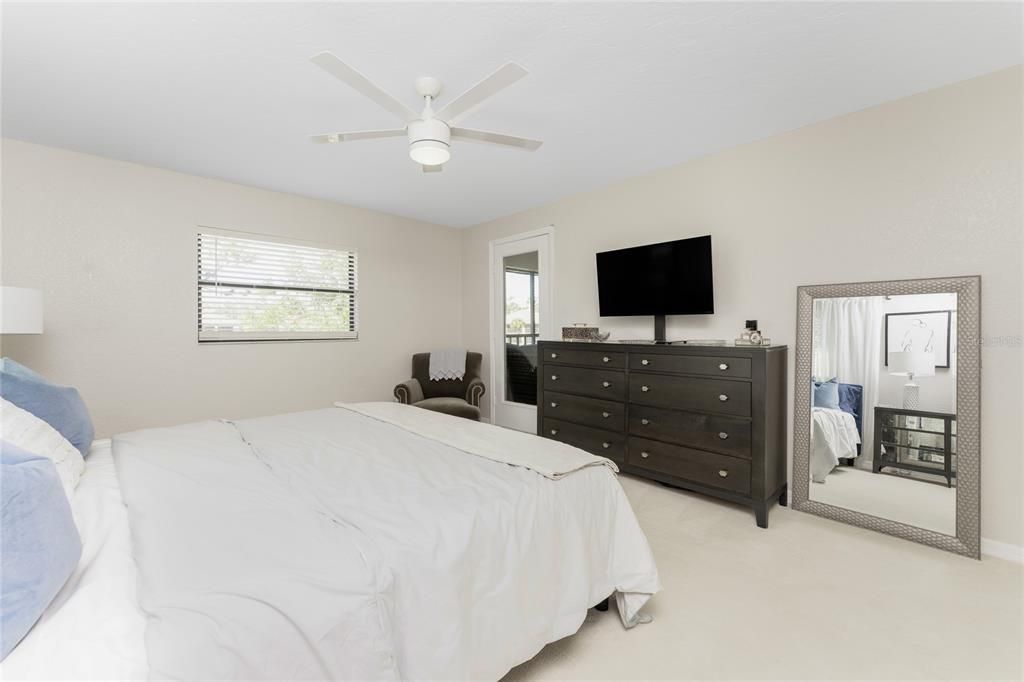 Master bedroom with door to lanai