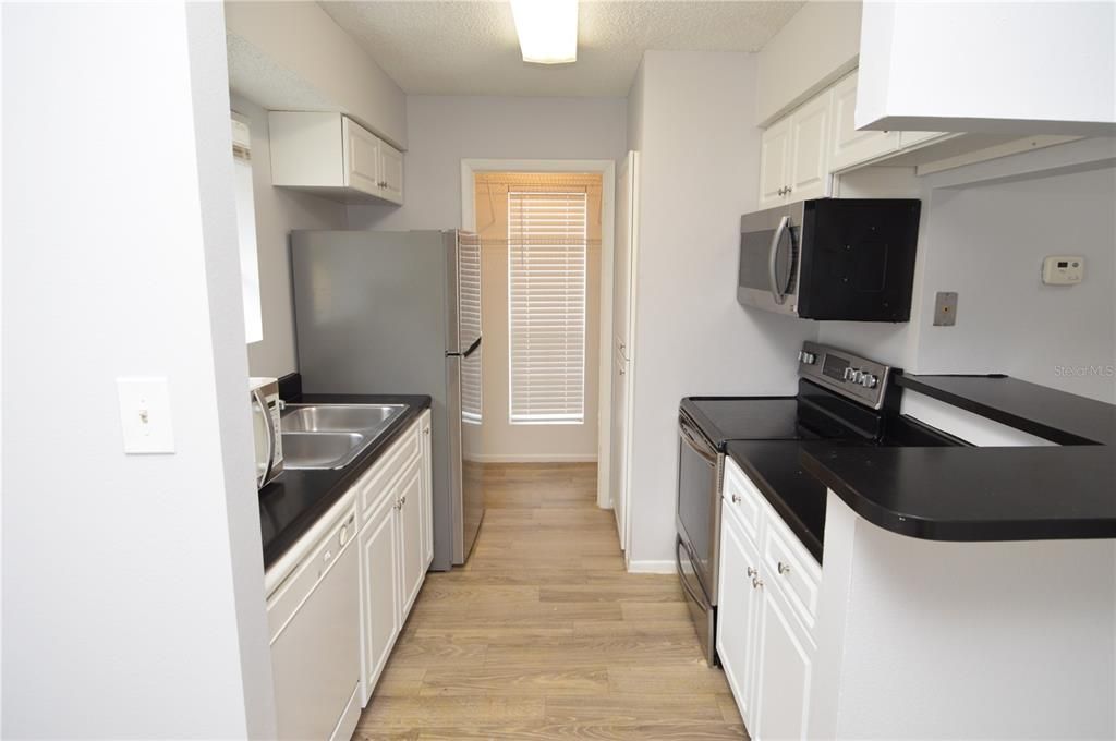 Recently Rented: $1,350 (1 beds, 1 baths, 844 Square Feet)