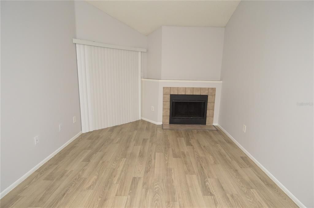 Recently Rented: $1,350 (1 beds, 1 baths, 844 Square Feet)