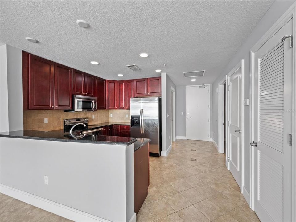 For Sale: $275,000 (1 beds, 1 baths, 997 Square Feet)
