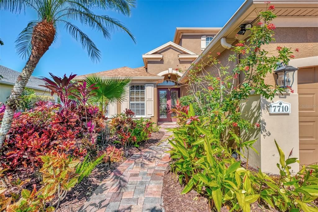 Recently Sold: $875,000 (4 beds, 3 baths, 3176 Square Feet)