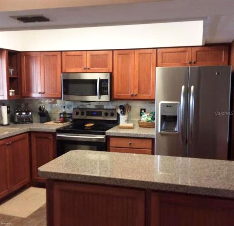 For Rent: $2,700 (2 beds, 2 baths, 1140 Square Feet)