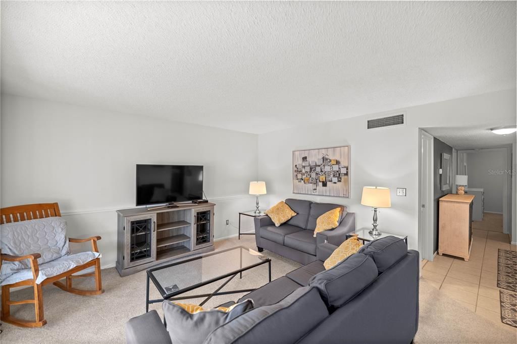 Active With Contract: $135,000 (2 beds, 1 baths, 1054 Square Feet)