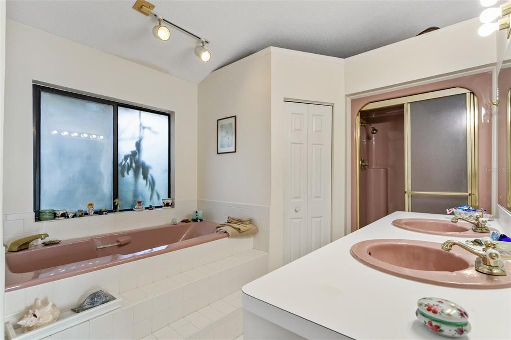 待售: $1,087,000 (3 贝兹, 2 浴室, 2023 平方英尺)