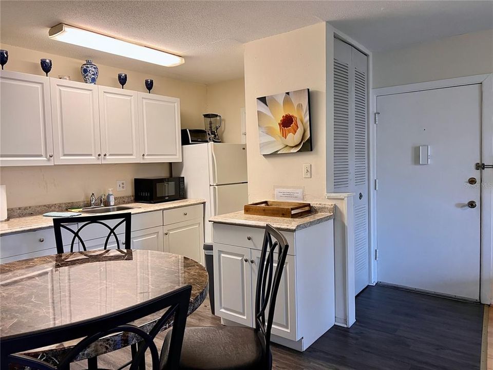 For Sale: $163,000 (2 beds, 1 baths, 755 Square Feet)