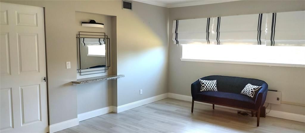 Active With Contract: $2,100 (2 beds, 2 baths, 1370 Square Feet)