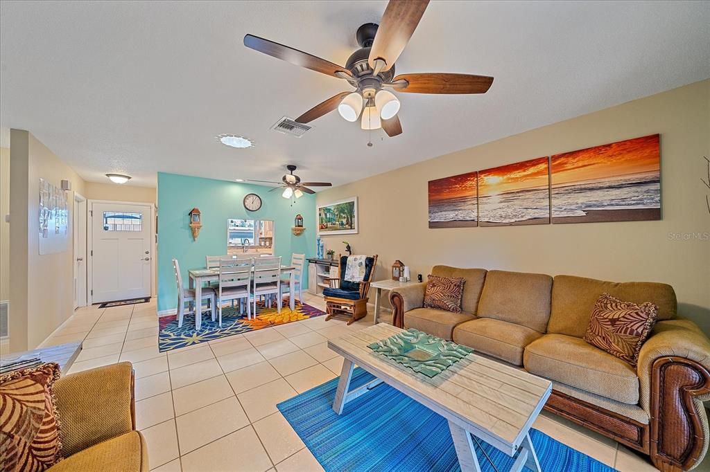 For Sale: $189,999 (2 beds, 2 baths, 892 Square Feet)